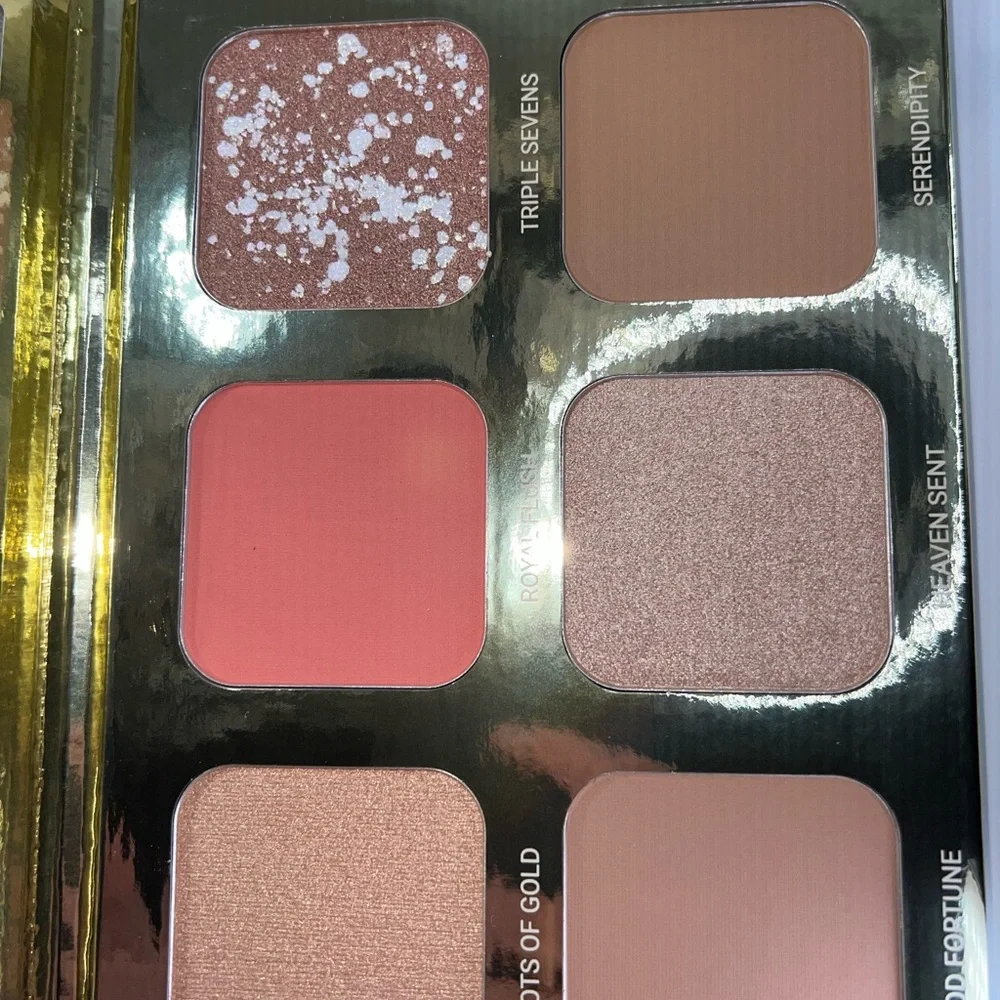 $5 New True and Luscious glow palette. $5 if bundled - Picture 7 of 16